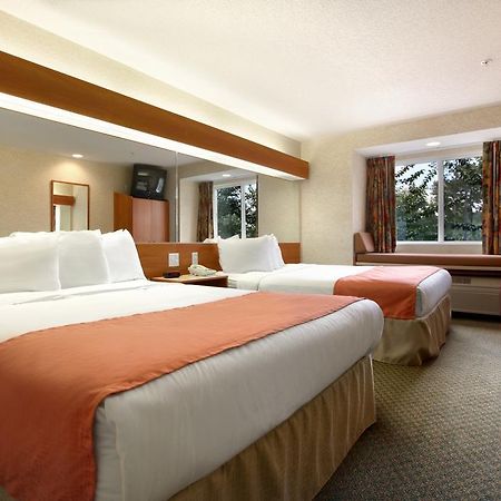 Microtel Inn & Suites By Wyndham Brunswick Pokoj fotografie