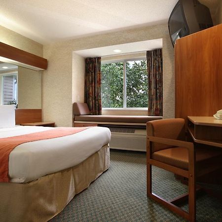 Microtel Inn & Suites By Wyndham Brunswick Pokoj fotografie