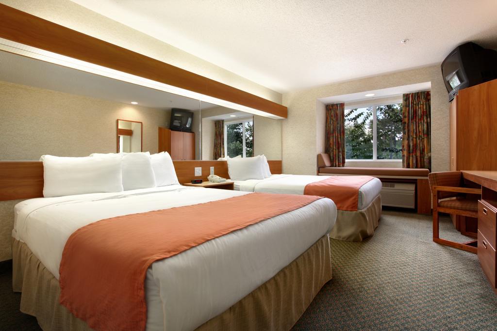 Microtel Inn & Suites By Wyndham Brunswick Pokoj fotografie