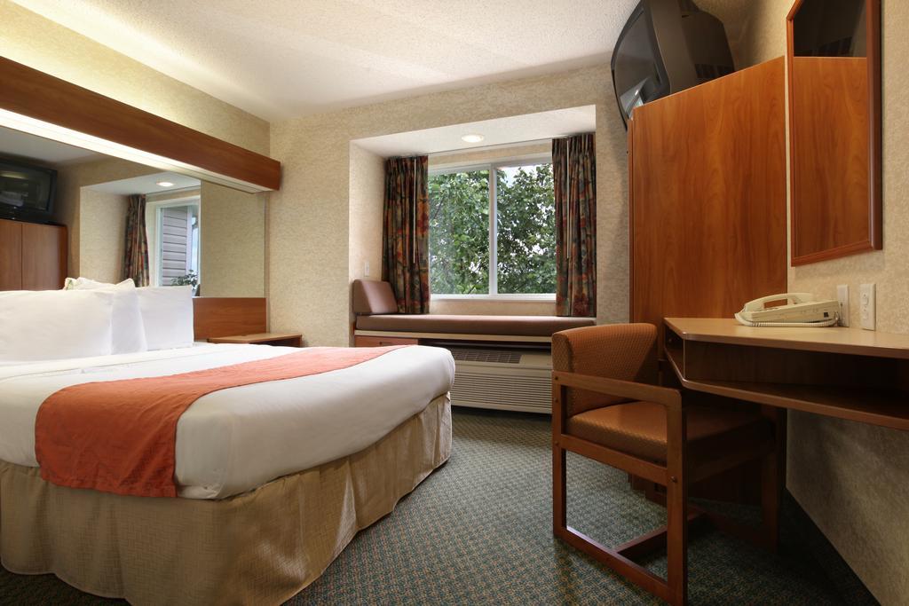 Microtel Inn & Suites By Wyndham Brunswick Pokoj fotografie
