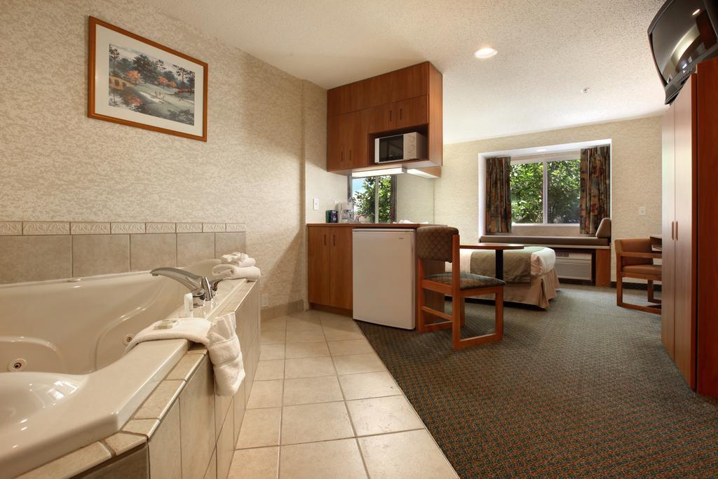Microtel Inn & Suites By Wyndham Brunswick Pokoj fotografie