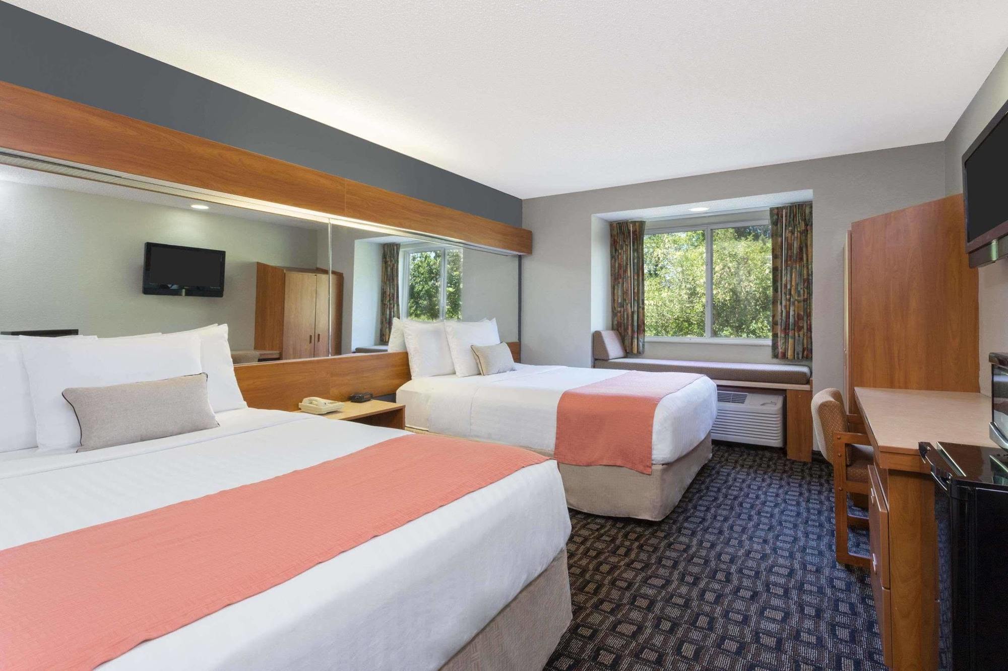 Microtel Inn & Suites By Wyndham Brunswick Exteriér fotografie