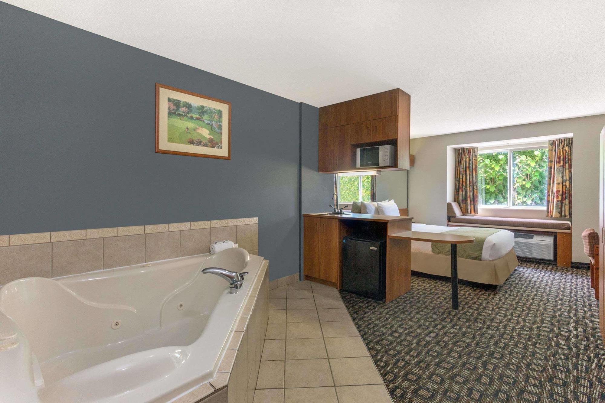 Microtel Inn & Suites By Wyndham Brunswick Exteriér fotografie
