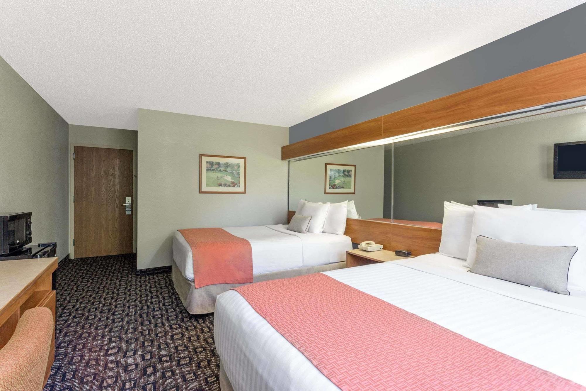 Microtel Inn & Suites By Wyndham Brunswick Exteriér fotografie