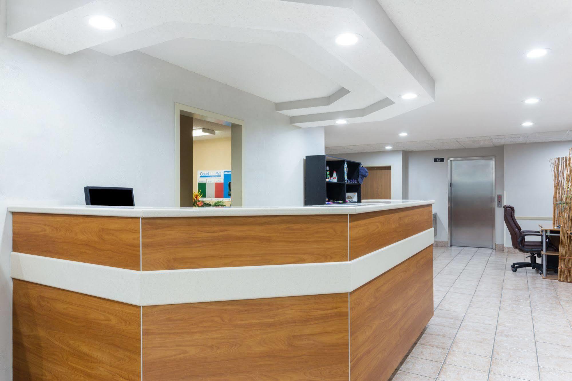 Microtel Inn & Suites By Wyndham Brunswick Exteriér fotografie